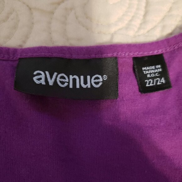 Avenue PurpleFloral Yoke Top - Henley button scoop - Picture 4 of 7